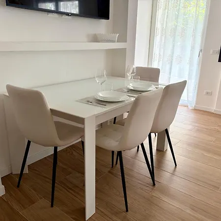 Giuseppe Pastine 10 Apartment